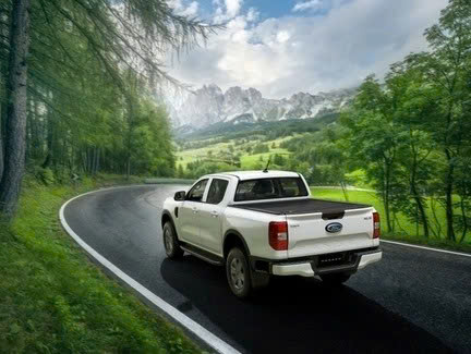 <h3>XLS+</h3>
<p>Ford Ranger XLS+ mới đáp ứng nhu cầu của các khách hàng muốn cá nhân hóa chiếc xe của mình.</p>
