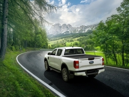 <h3>XLS+</h3>
<p>Ford Ranger XLS+ mới đáp ứng nhu cầu của các khách hàng muốn cá nhân hóa chiếc xe của mình.</p>
