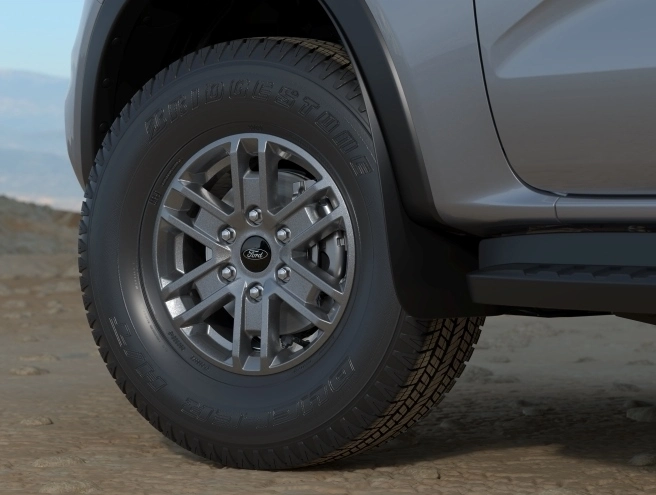 La zăng hợp kim
Phiên bản Ranger XLS được trang bị mâm xe hợp kim nhôm 16 inch màu xám bạc có độ hoàn thiện cao.