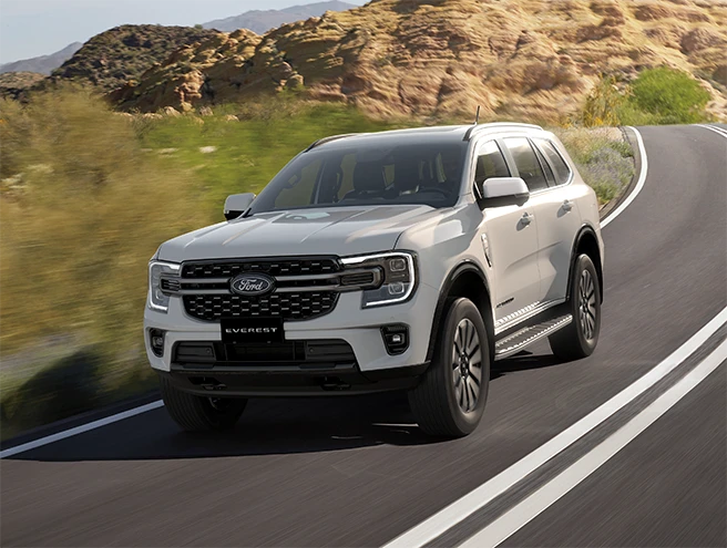 <h1><span class="display3-medium-blue">Ford Everest Platinum</span></h1>
<div class="model-info">
<div class="description">
<div class="cmp-richtext">
<div class="onlydesktop">
<p class="description">Bao gồm 3 phiên bản Everest Platinum+ 2.3L 4×4, Platinum 2.0L 4×4 & Platinum 2.0L 4×2.<br />
Phiên bản cao cấp nhất Everest Platinum+ với động cơ xăng 2.3L EcoBoost mạnh mẽ và hiệu quả, kết hợp hoàn hảo cùng ngôn ngữ thiết kế tinh tế, sang trọng trong từng đường nét.<br />
Bên cạnh đó, hai phiên bản Platinum 2.0L 4×4 & Platinum 2.0L 4×2 được trang bị động cơ Turbo 2.0L cùng hộp số 10 cấp mang đến cảm giác vận hành mạnh mẽ và mượt mà.</p>
</div>
</div>
</div>
</div>
<div class="model-info-footer">
<div class="price">
<div class="amount "><span style="font-size: 130%;"><strong><span class="card-price">1.335.000.000 VNĐ*</span></strong></span></div>
<p><span style="font-size: 130%;"><strong><span class="price-label">Giá niêm yết từ</span></strong></span></p>
</div>
</div>

